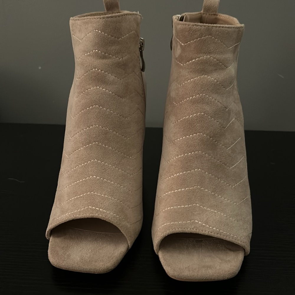 Open toe booties - Picture 2 of 10